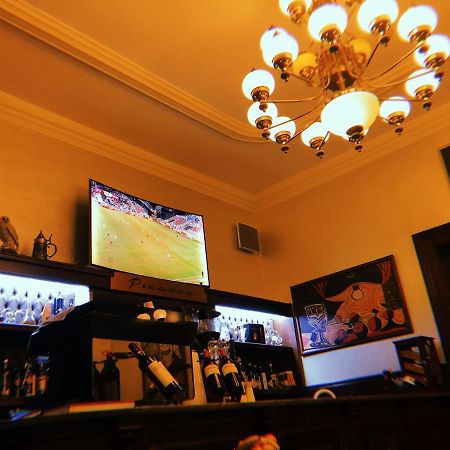 Picasso Boutique Hotel Arad Buitenkant foto