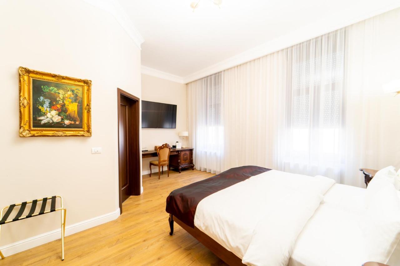 Picasso Boutique Hotel Arad Buitenkant foto