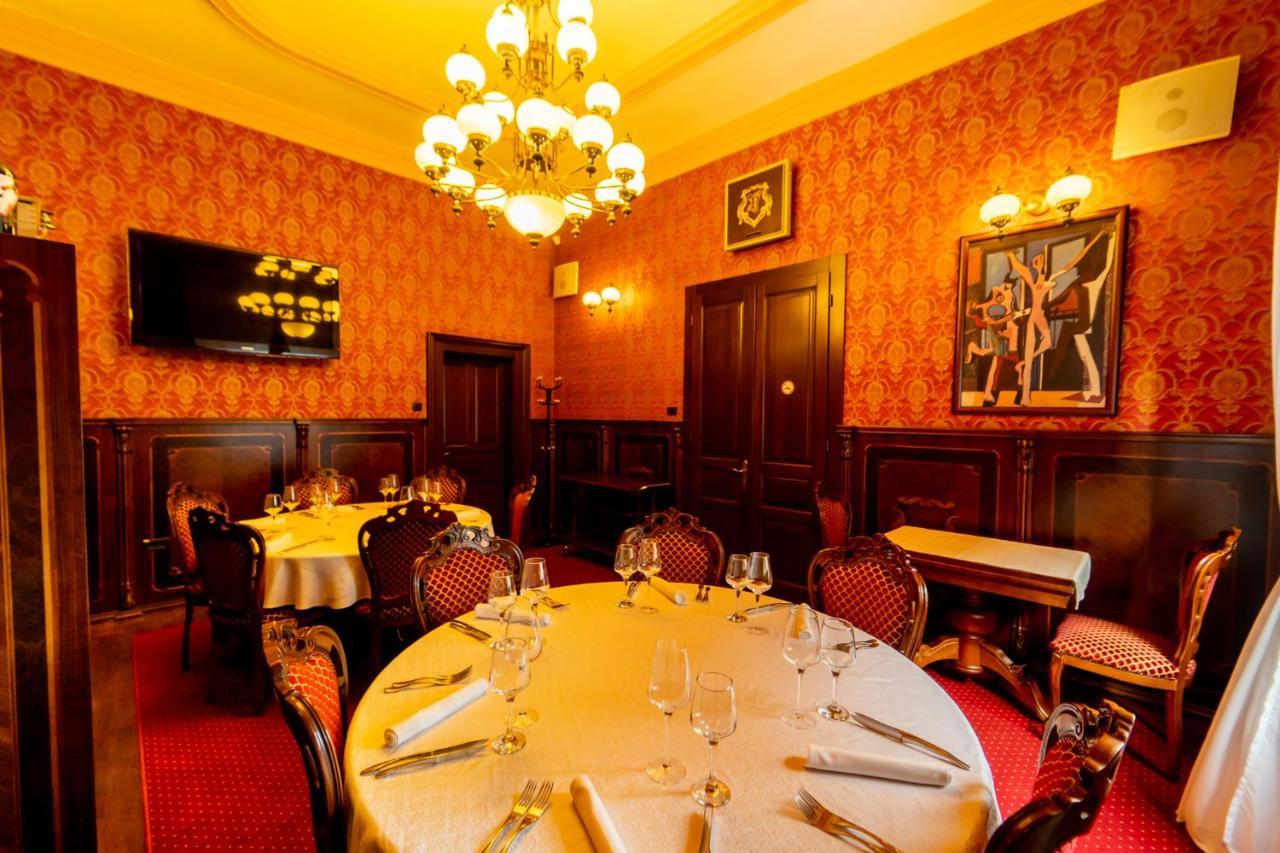 Picasso Boutique Hotel Arad Buitenkant foto