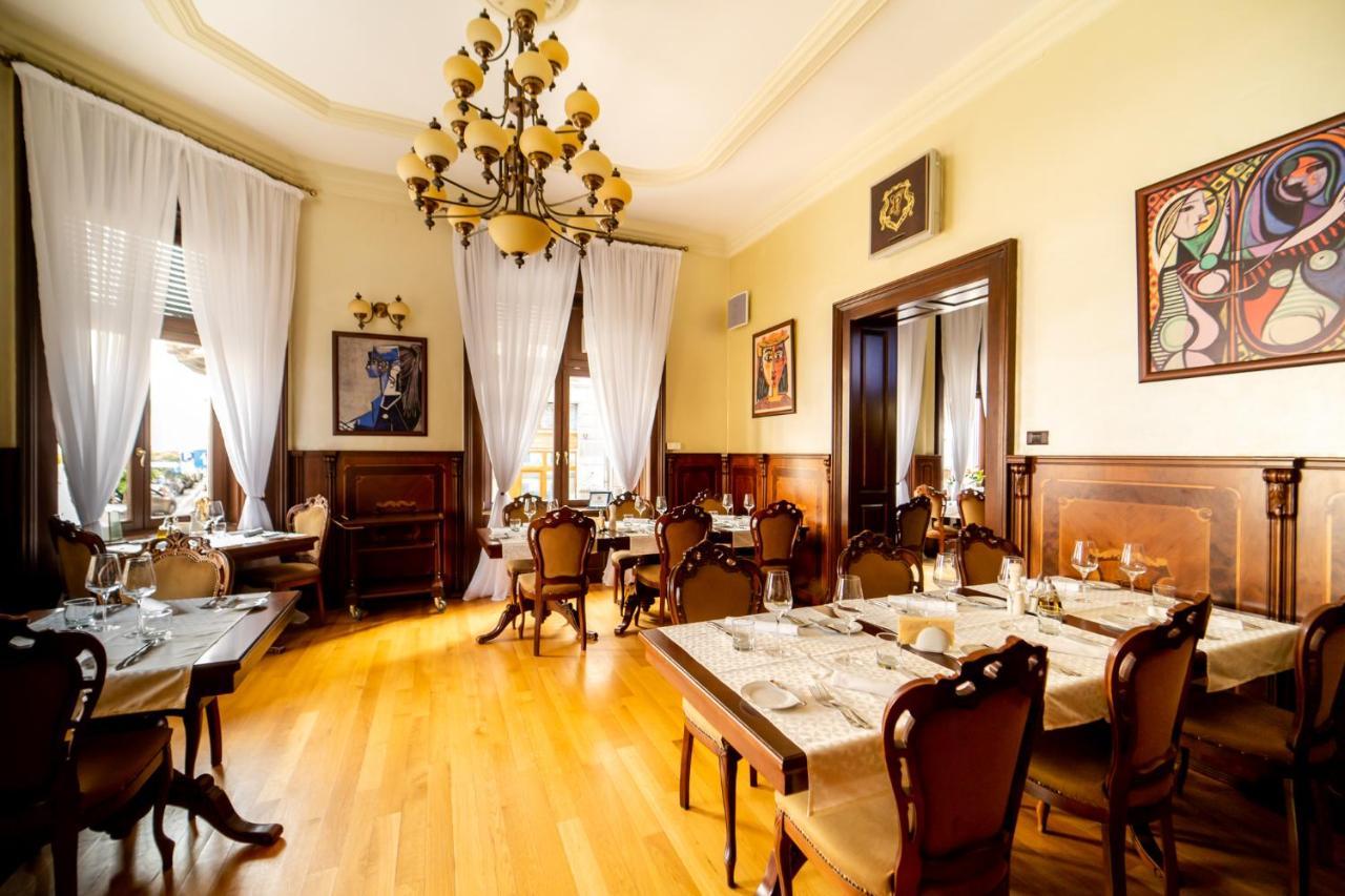 Picasso Boutique Hotel Arad Buitenkant foto
