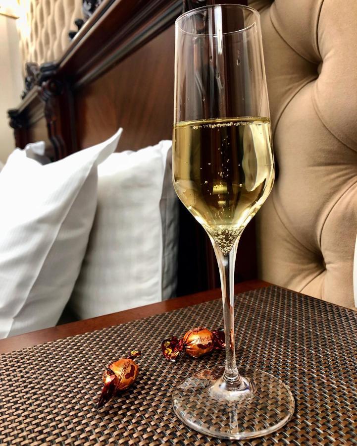 Picasso Boutique Hotel Arad Buitenkant foto