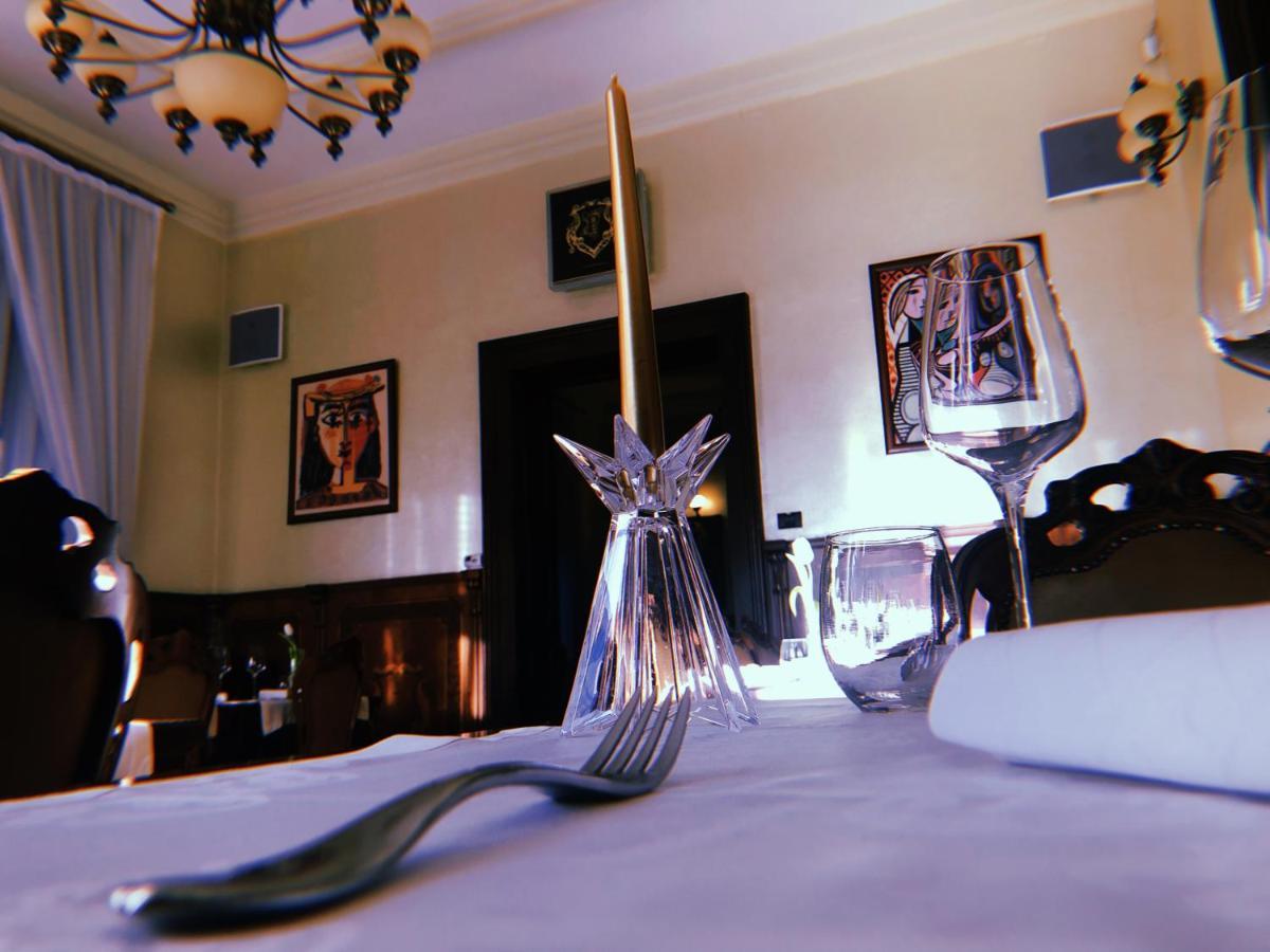 Picasso Boutique Hotel Arad Buitenkant foto