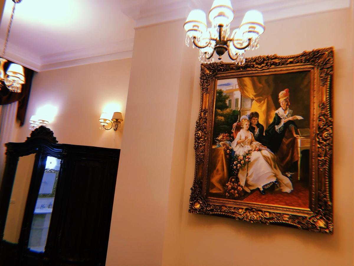 Picasso Boutique Hotel Arad Buitenkant foto