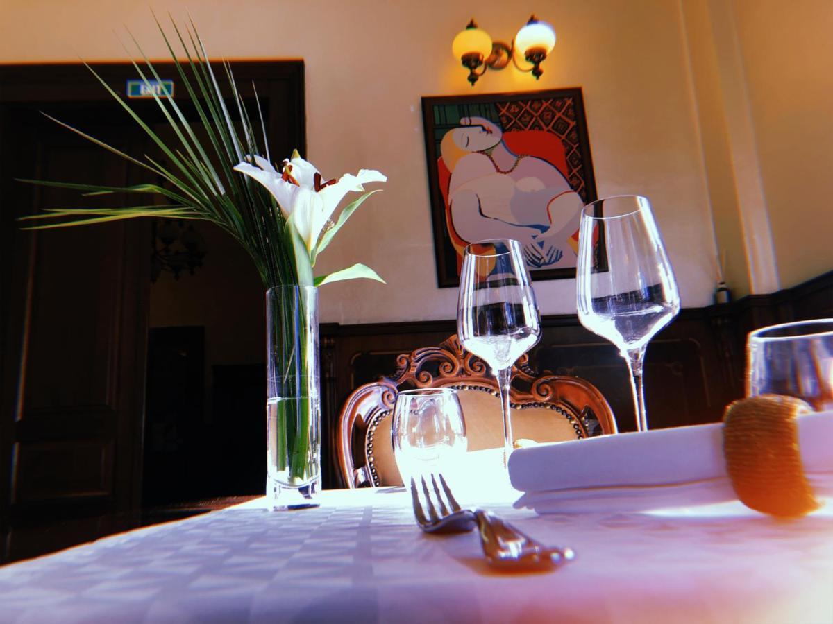 Picasso Boutique Hotel Arad Buitenkant foto